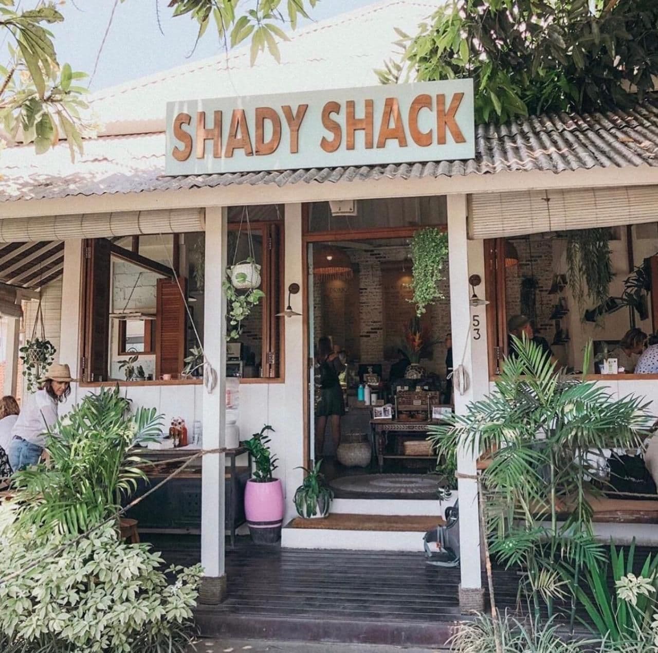The Art of the Balinese Morning: The Ultimate Canggu Brunch Guide to Famous Institutions & Quiet Hidden Gems